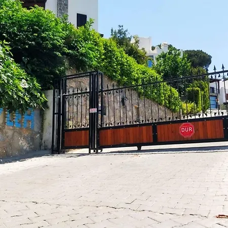 Guendogan Koyu Havuzlu Site * Bodrum