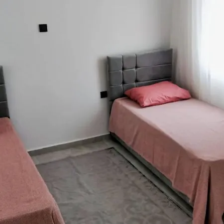 Guendogan Koyu Havuzlu Site וילה בודרום