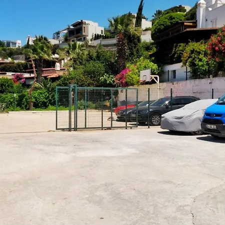 Guendogan Koyu Havuzlu Site וילה