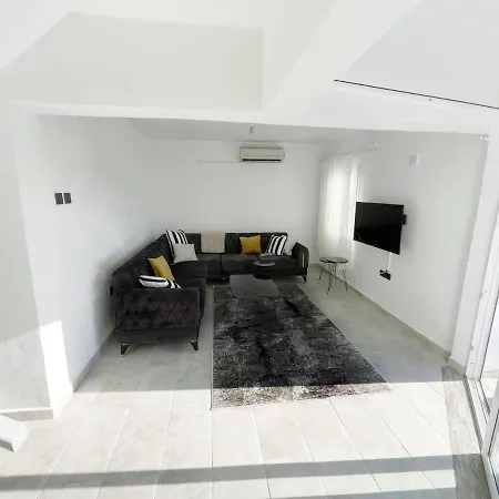 Guendogan Koyu Havuzlu Site *