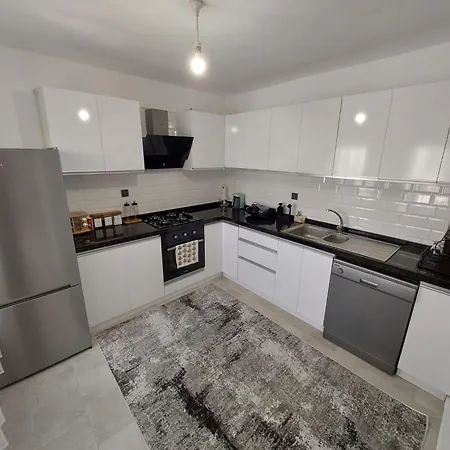 Guendogan Koyu Havuzlu Site וילה בודרום