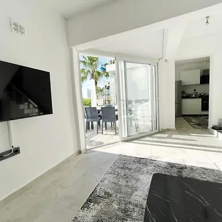 Guendogan Koyu Havuzlu Site Willa *