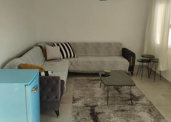 Guendogan Koyu Havuzlu Site *