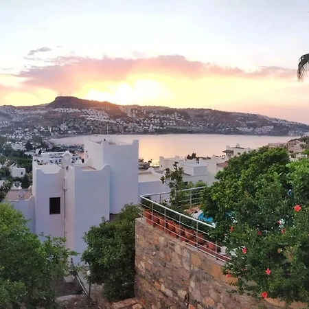 Guendogan Koyu Havuzlu Site Vila Bodrum