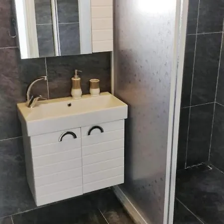 Vila Guendogan Koyu Havuzlu Site